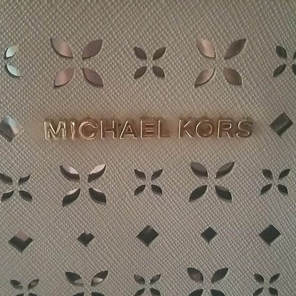 MICHAEL KORS Blush Pink wristlet